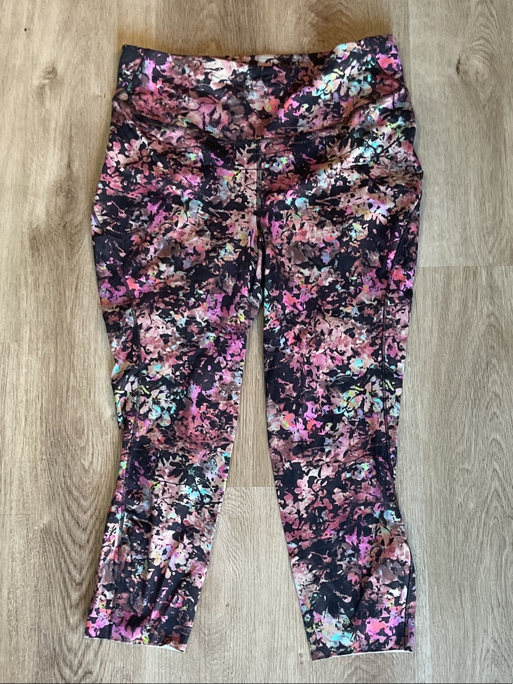 Lululemon base pace high rise crop 23” sz 14 vibrant multicolored blossom